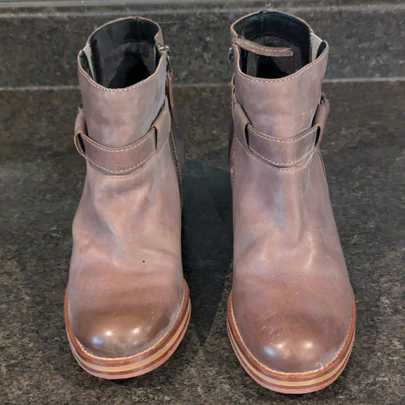 Size 38 (US 7.5) J Shoes leather ankle boots - Picture 2 of 10